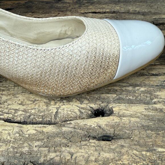 Easy Spirit Beige Cap Toe Women’s 8M Patent Leather Accent Comfort Career Heels - Picture 8 of 9